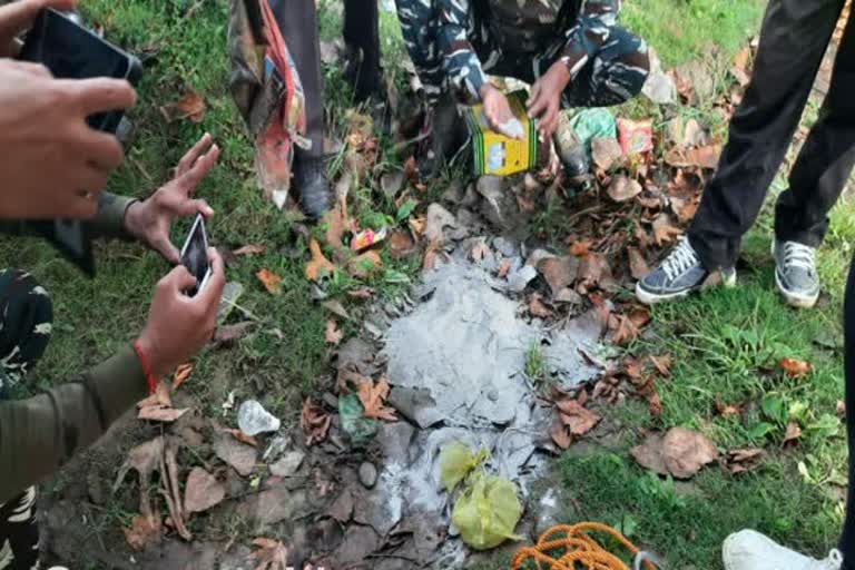  Bomb disposal squad IED defused in Kupwara improvised explosive device IED planted by militants Kashmir Kupwara district തീവ്രവാദികൾ സ്ഥാപിച്ചിരുന്ന സ്‌ഫോടക വസ്തുകൾ സൈന്യം കണ്ടെത്തി നിർവീര്യമാക്കി ജമ്മു കശ്മീരില്‍ തീവ്രവാദികൾ സ്ഥാപിച്ചിരുന്ന സ്‌ഫോടക വസ്തുകൾ സൈന്യം കണ്ടെത്തി നിർവീര്യമാക്കി