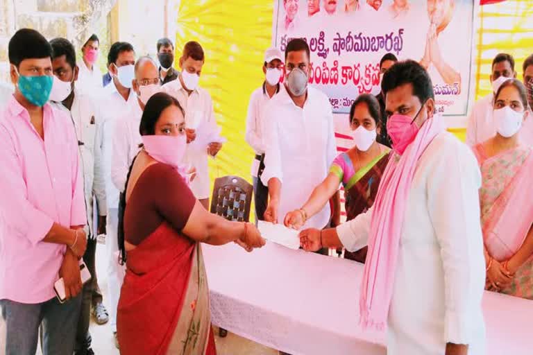 కల్యాణలక్ష్మి చెక్కుల పంపిణీ