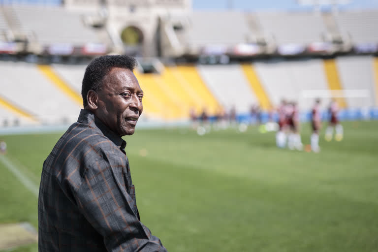 Pele  പെലെ  പെലെയുടെ ശസ്ത്രക്രിയ വിജയം  Pele recovering in hospital following removal of tumour  സാവോ പോളോ  പെലെയുടെ ആരോഗ്യനില തൃപ്‌തികരം