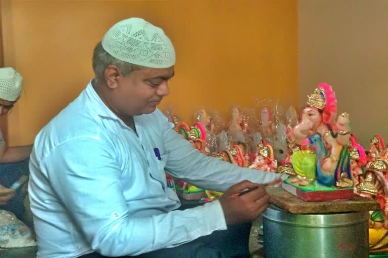 muslim family making ganesh idols in chikodi