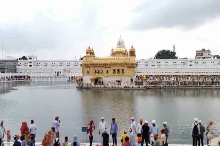 ਸ਼੍ਰੀ ਗੁਰੂ ਰਾਮਦਾਸ ਜੀ ਦੇ ਜੋਤਿਜੋਤ ਦਿਵਸ ਮੌਕੇ ਸੰਗਤਾਂ ਸੱਚਖੰਡ ਸ੍ਰੀ ਹਰਿਮੰਦਰ ਸਾਹਿਬ ਹੋਈਆਂ ਨਤਮਸਤਕ