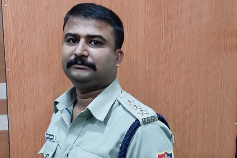 Chandannagar Police Arrest a Fake DSP in Chandannagar Strand Road