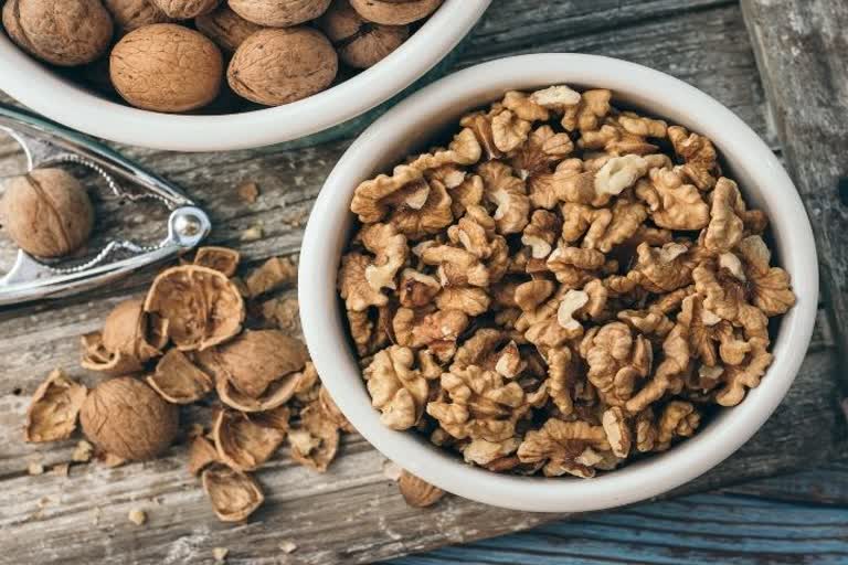 benefits of walnuts, benefits of akhrot, what are the benefits of walnuts, what are the benefits of akhrot, bad cholesterol,  low density lipoprotein, what is ldl, how to keep cholesterol in control, cholesterol, walnuts, अखरोट