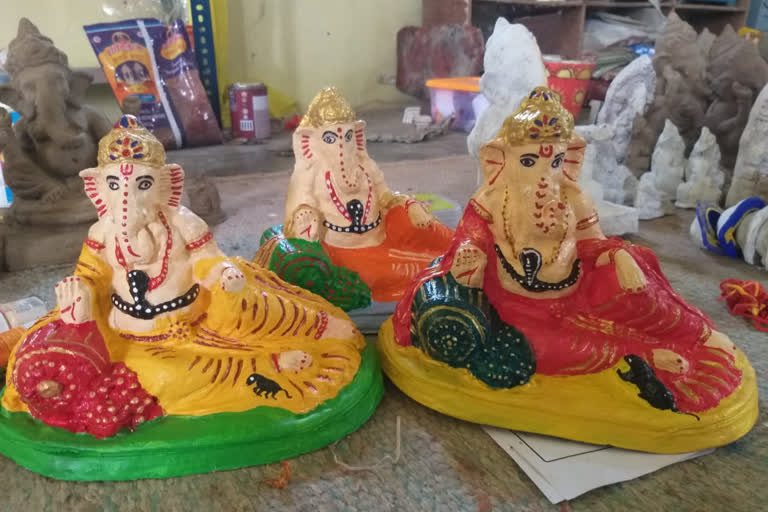 ganesh idols made from cow dung