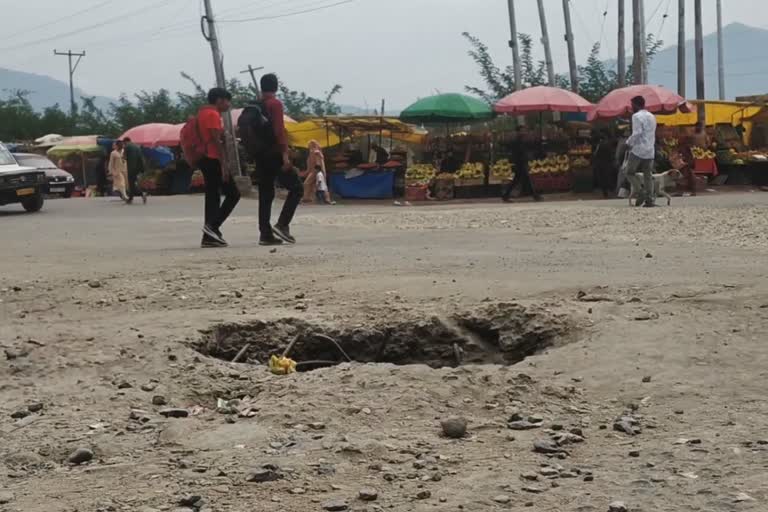 man hole in Bus stand