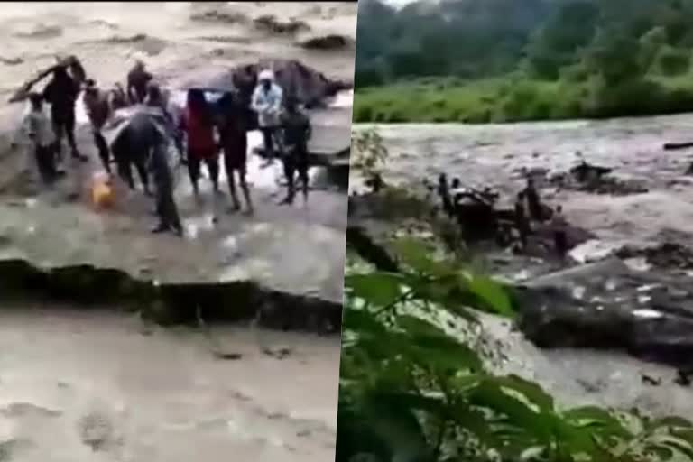 Ramnagar Corbett Park  Ramnagar Corbett Park Team Rescue  Corbett's Dhangarhi Nala  ramnagar latest news  Jim Corbett National Park  ജിം കോർബറ്റ് നാഷണൽ പാർക്ക്ർദ്വീപിൽ കുടുങ്ങിയ തൊഴിലാളികളെ രക്ഷപ്പെടുത്തി ജിം കോർബറ്റ് നാഷണൽ പാർക്കിലെ ജീവനക്കാർ  ജിം കോർബറ്റ് നാഷണൽ പാർക്ക്  ജിം കോർബറ്റ്  രാംനഗർ കോർബറ്റ്  ധൻഗർഹി അഴുക്കുചാൽ