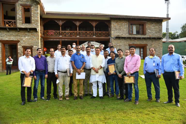 cm-dhami-met-human-resource-managers-of-various-industries