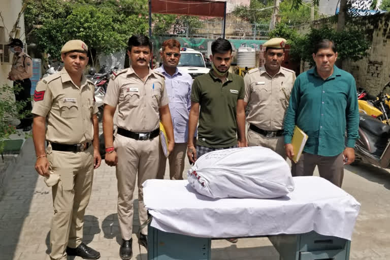 vicious supplier arrested with consignment of ganja in delhi