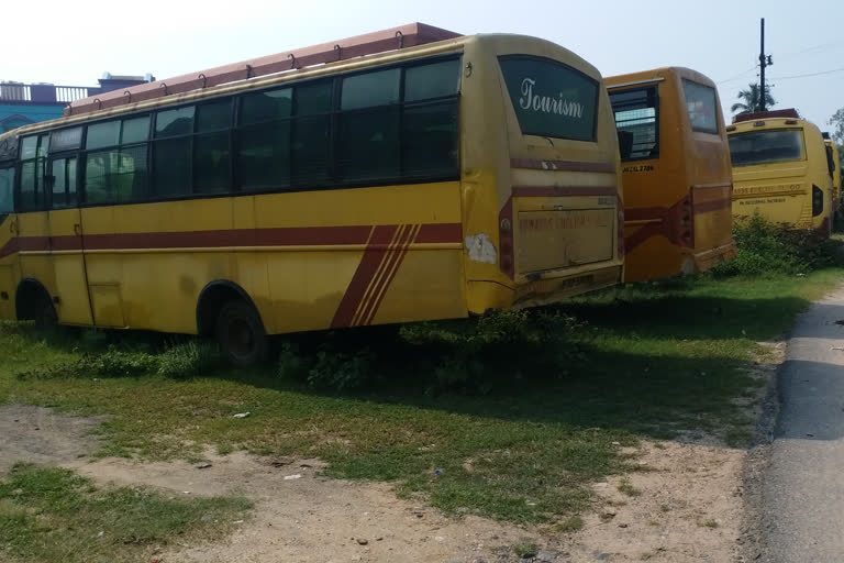 school buses became scrap due to corona in jamtara