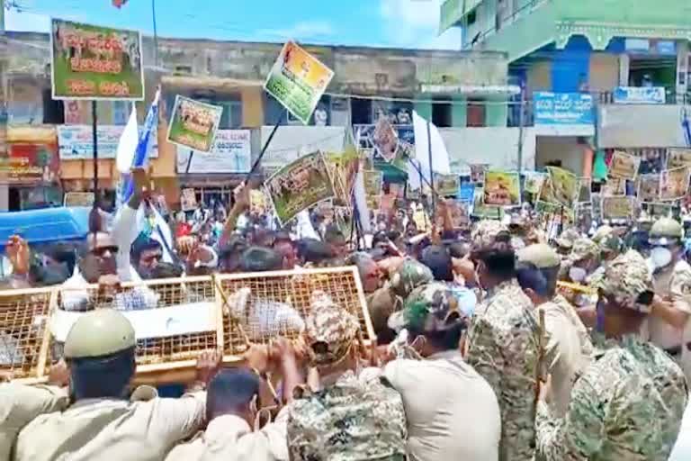 farmers-protest-over-taluk-administration-on-gomala-land