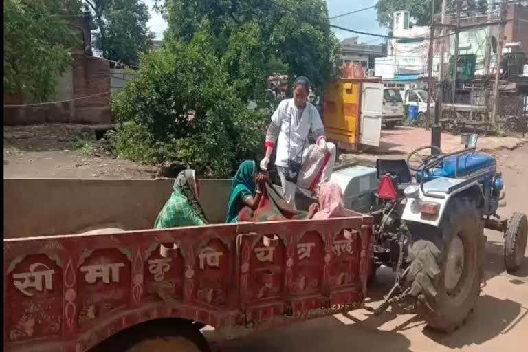 woman gave birth to baby in tractor trolly