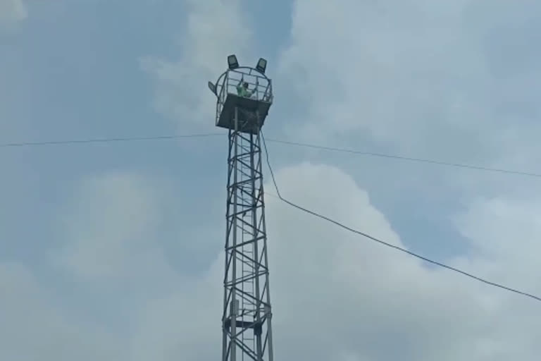 panipat-man-climbed-on-tower-and-demanding