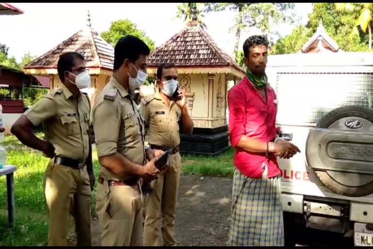 THEFT ARRESTED ROBBING TEMPLE IN THATTAMALA  THEFT ARRESTED ROBBING TEMPLE THATTAMALA  THEFT ARRESTED ROBBING TEMPLE  ക്ഷേത്രകവർച്ച  ക്ഷേത്രത്തിൽ കവർച്ച നടത്തിയ മോഷ്‌ടാവ് പിടിയിൽ  മോഷ്‌ടാവ് പിടിയിൽ  ക്ഷേത്രകവർച്ച നടത്തിയ മോഷ്‌ടാവ് പിടിയിൽ  ക്ഷേത്രത്തിൽ മോഷണം നടത്തിയയാൾ പിടിയിൽ  മോഷണം  ക്ഷേത്രം കവർന്നു  ക്ഷേത്രത്തിൽ മോഷണം  THEFT  thief  robbery  കൊല്ലം  കൊല്ലം മോഷണം  THATTAMALA robbery  തട്ടാമല മോഷണം