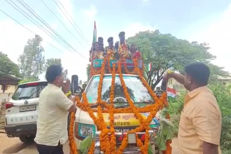 ಯೋಧರಿಗೆ ಅದ್ಧೂರಿ ಸ್ವಾಗತ ಕೋರಿದ ಶಾಸಕ ರೇಣುಕಾಚಾರ್ಯ