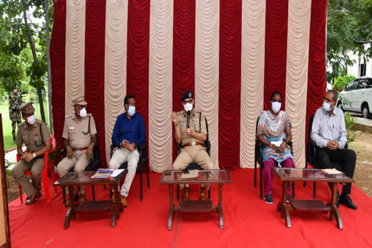 police-commissioner-shankar-jiwal-congratulate-control-room-police