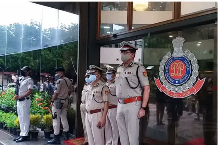 परिवार के साथ खुशियां मनाने के लिए पुलिसकर्मियों को मिलेगी छुट्टी