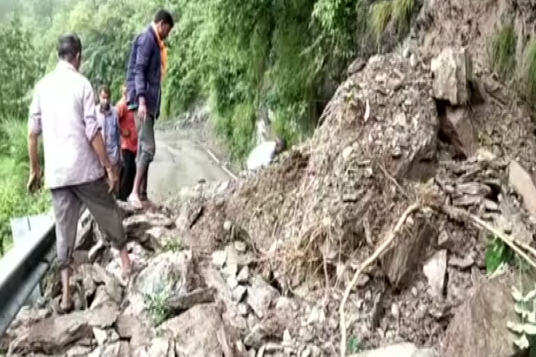 Uttarakhand: Landslide debris blocks Badrinath highway