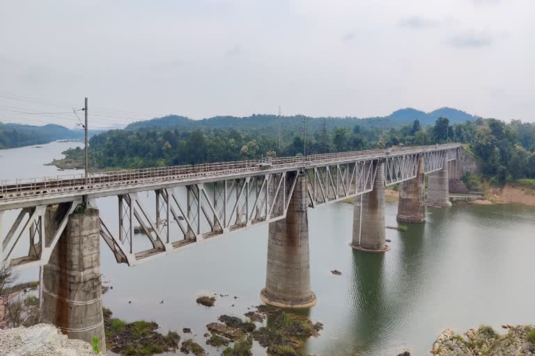 Railway bridge over Tawa river built during British rule