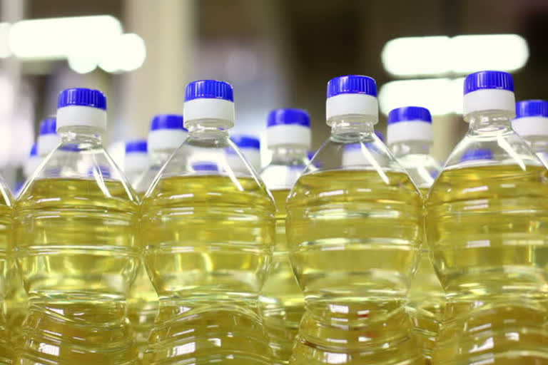 Govt cuts custom duties on edible oil