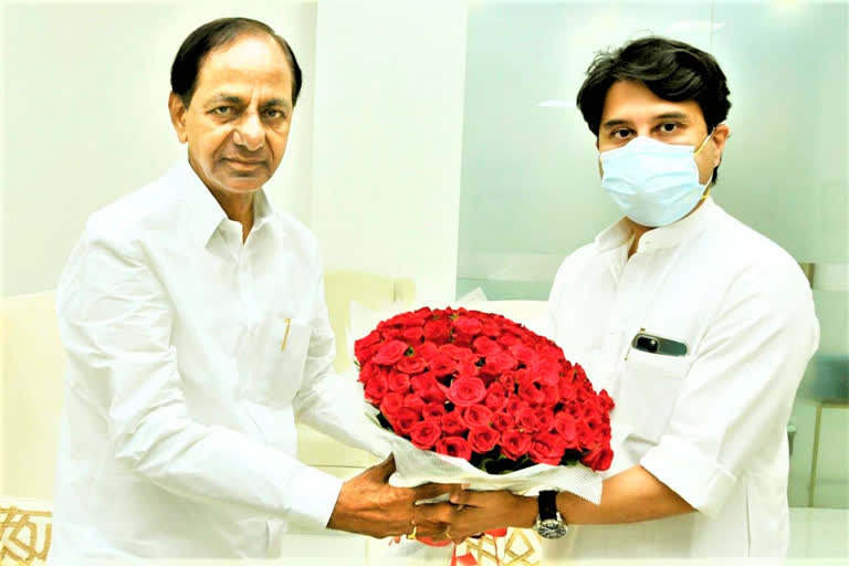 Union Minister Jyotiraditya Cynthia meets CM KCR