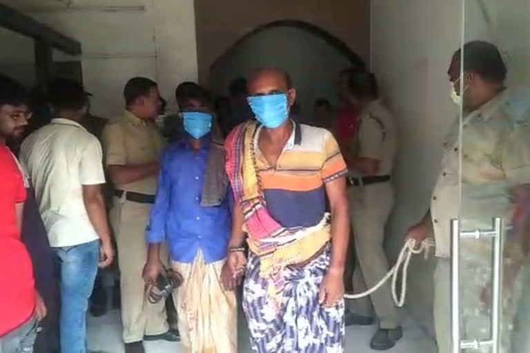 two bangladeshi intruders arrested by police at samserganj