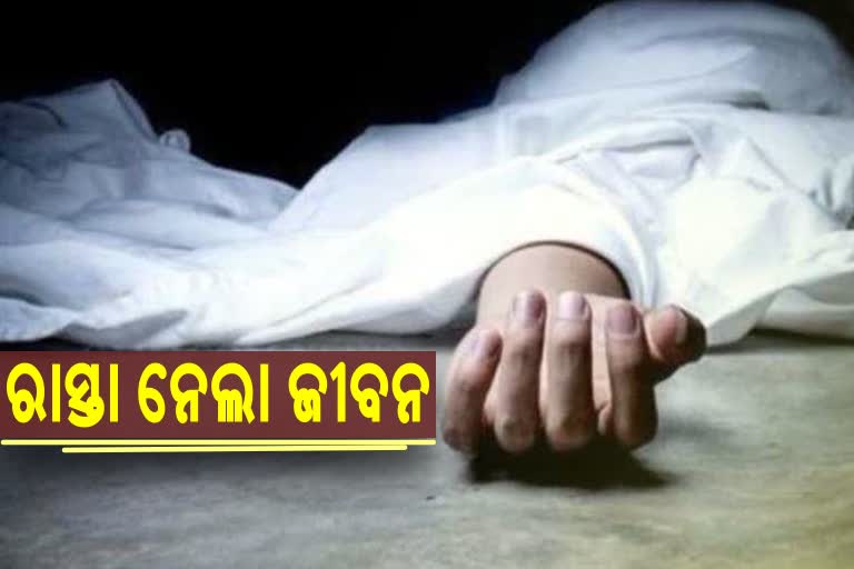 କଚ୍ଚା ରାସ୍ତାରେ ଫସିଲା ଆମ୍ବୁଲାନ୍ସ, ଚାଲିଗଲା ରୋଗୀଙ୍କ ଜୀବନ