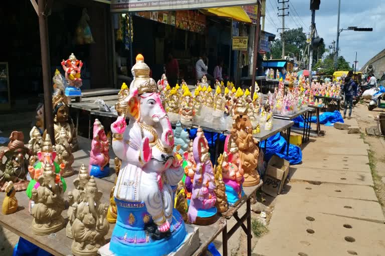 Ganesh idol makers are facing financial problem