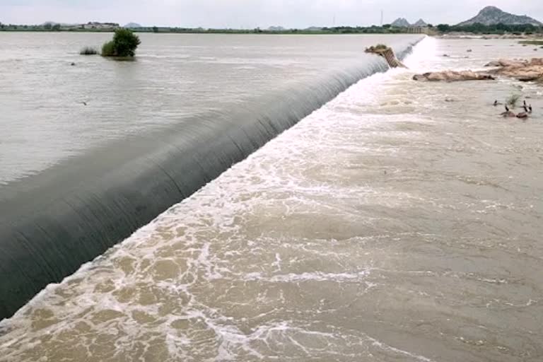 the-ongoing-flood-flow-to-tungabhadra-for-two-and-a-half-months