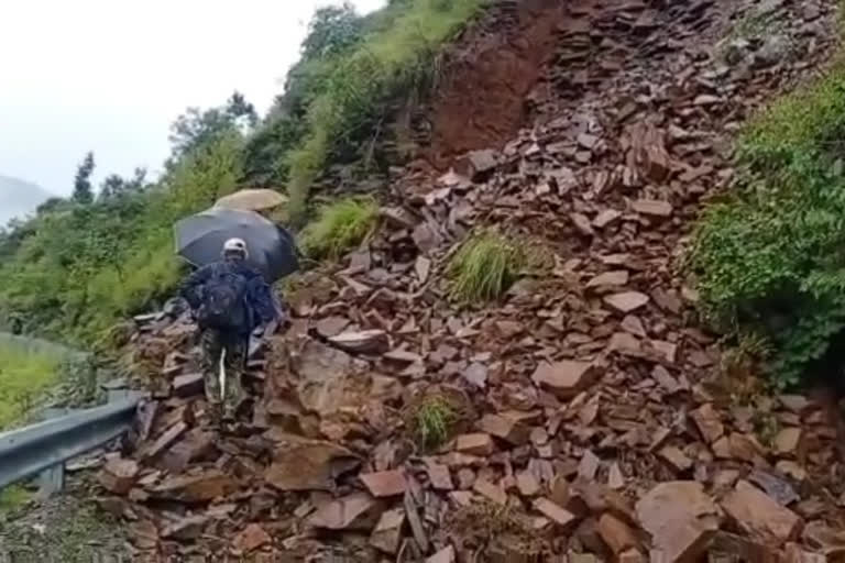 Landslide on Banuti Pahal Marg in shimla