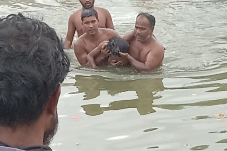 boy who went to dissolve the Ganesh idol drowned in the pond