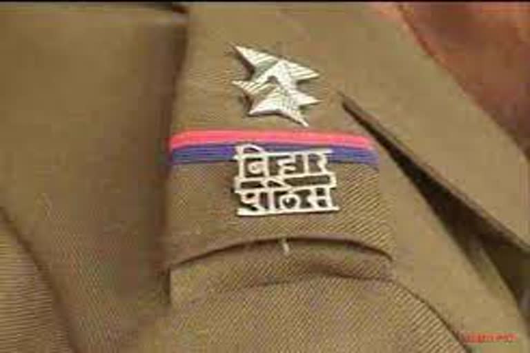 अपराधियों को पकड़ने गई पुलिस पर फायरिंग