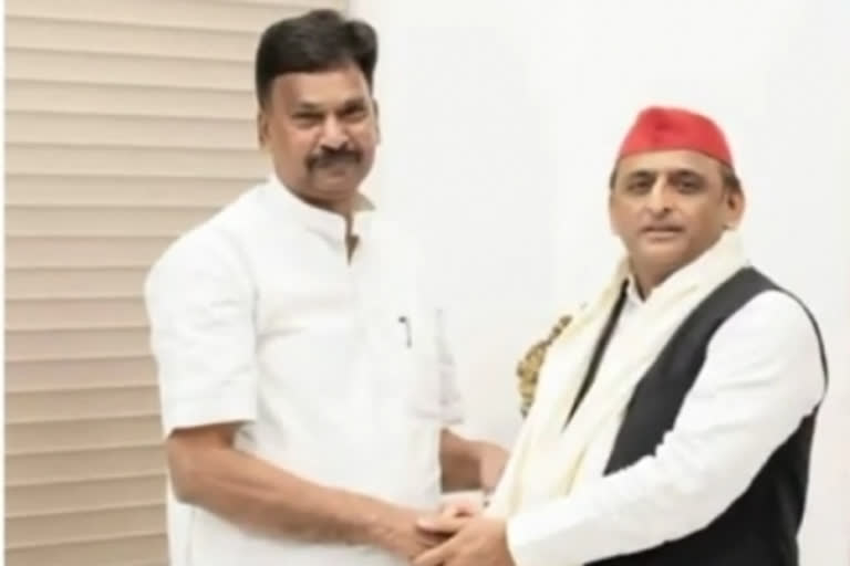 SP chief Meets Rakesh Rathore