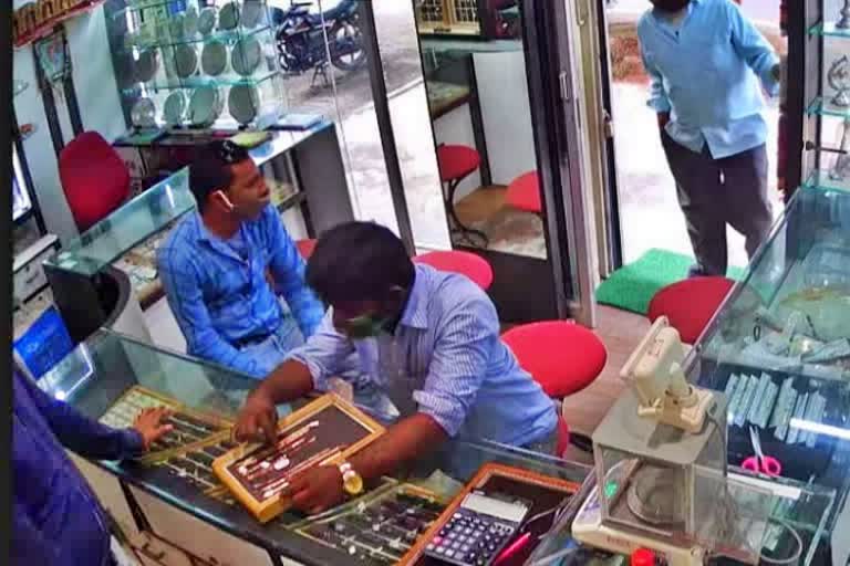 accused-remanded-to-judicial-custody-for-gold-shop-robbery-in-mysore