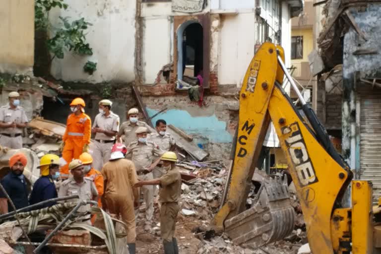 Building collapses in New Delhi's Sabzi Mandi area