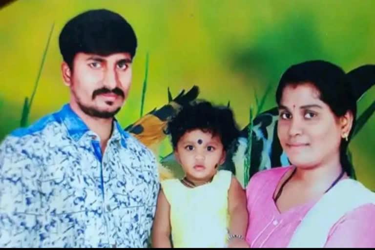 mother and father died in front of her child in accident, chikkaballapur