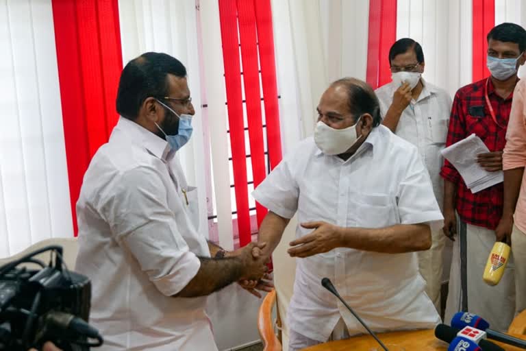 KP Anil Kumar joins CPM after quitting Congress  KP Anil Kumar  CPM  Congress  കെ.പി അനിൽ കുമാർ  എകെജി സെൻ്റർ  കോൺഗ്രസ്