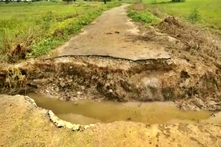 officials-neglect-the-road-construction-in-gurumatakal