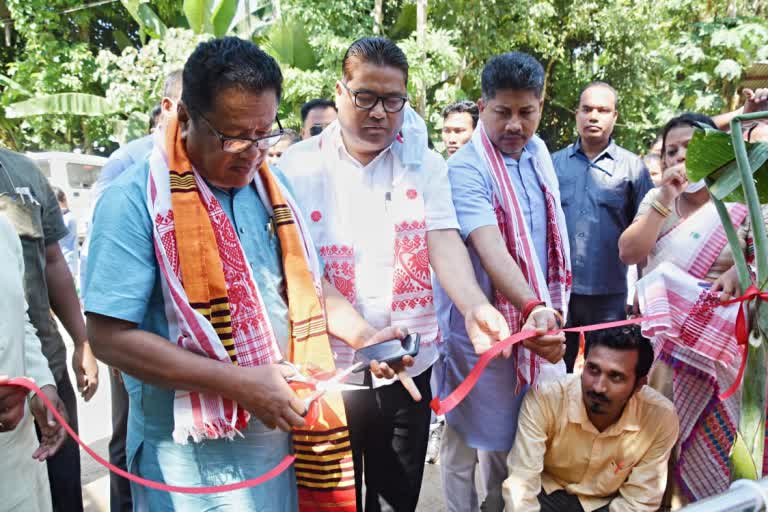 two-ministers-of-assam-government-set-up-8-road-foundation-stones-in-mariani