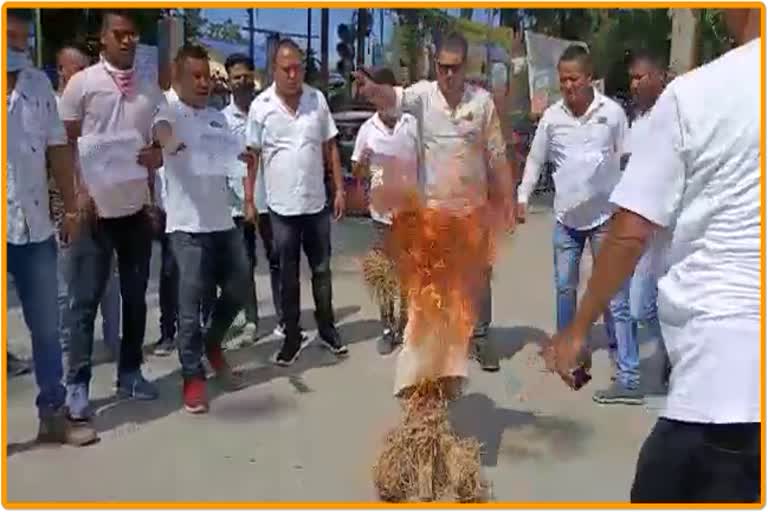Union Tribal Affairs Minister Arjun Munda Effigy burnt in Tinsukia