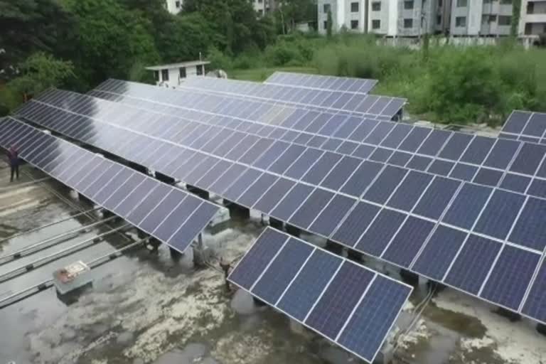 ગ્રીન એનર્જી : સુરતપાંચ જળવિતરણ કેન્દ્રના બિલ્ડીંગની અગાસી ઉપર સોલર પેનલ લગાવવામાં આવી