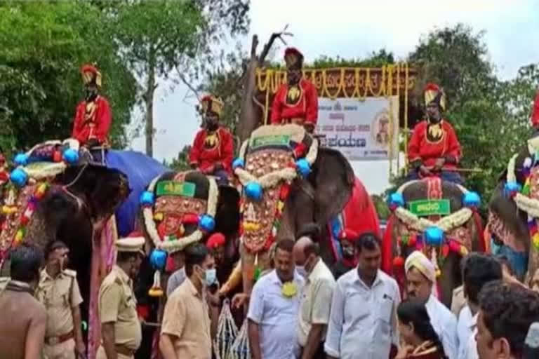 Karnataka Govt announces Rs. 30 lakhs insurance for Dasara Elephants