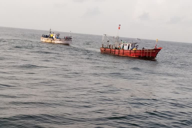 indian Coast Guard saved  11 fishermen and boat in malpe beach
