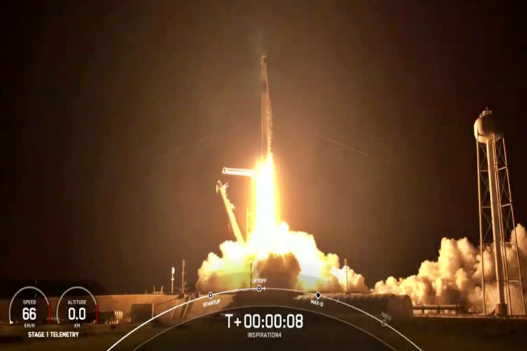 spacex-launches-4-amateurs-on-private-earth-circling-trip