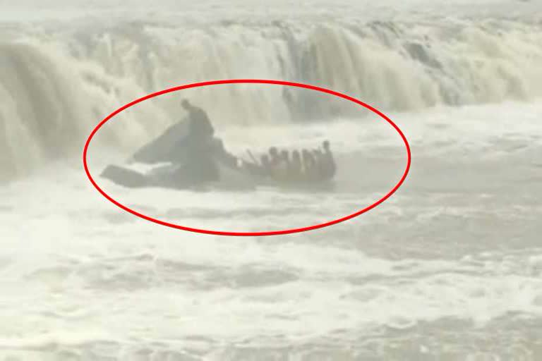 Amravati boat accident: Video came to light before the boat sank