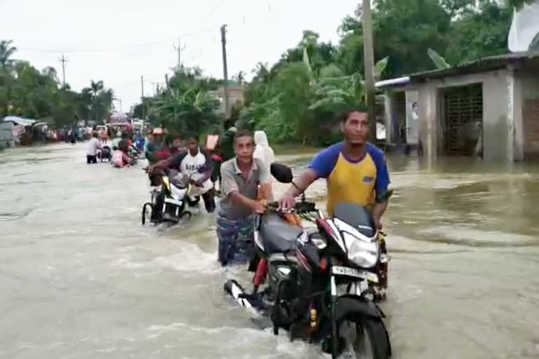 বাগুই নদীর জলে ঢুকে প্রায় বন্যা পরিস্থিতি পটাশপুরে