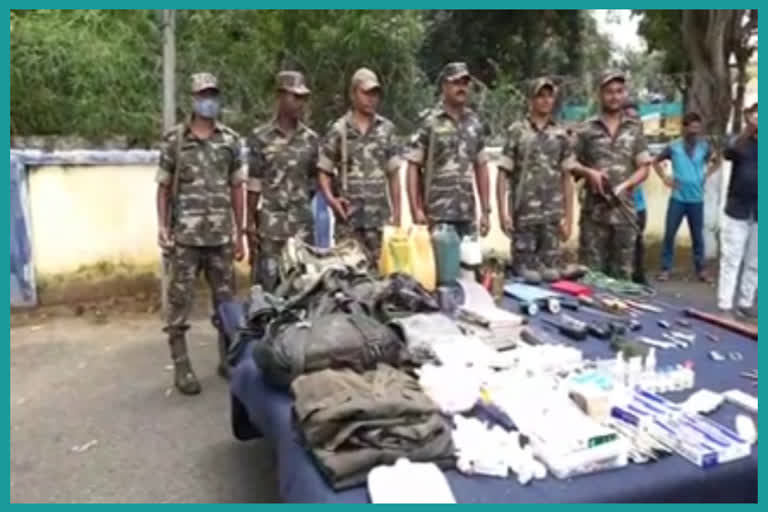 Counterfiring between maoists and police at Andhra Pradesh and Odisha Border...maoists shelter destroyed