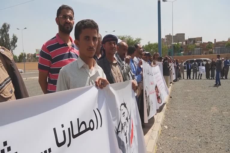 Yemenis protest continued closure of Sanaa airport