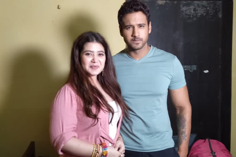 Yash Dasgupta and Ena Saha enjoying shoot of Chinebadam