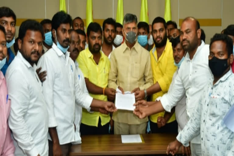 CBN WITH YOUTH LEADERS at Vijayawada