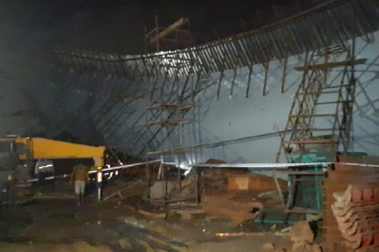 mumbai bridge collapse  bandra kurla complex bridge collapse  മുംബൈയിൽ ഫ്ലൈഓവർ തകർന്നു  14 തൊഴിലാളികൾക്ക് പരിക്ക്  Mumbai Metropolitan Region Development Authority  bridge collapses news  mumbai bridge news  ഈസ്റ്റ് ബാദ്ര  ഫ്ലൈഓവർ തകർന്ന് 14 തൊഴിലാളികൾക്ക് പരിക്കേറ്റു  ഫ്ലൈഓവർ തകർന്നു